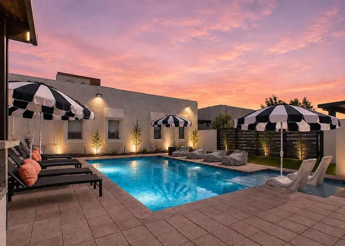 Radiance-brand New 400k Backyard Ent District Dom wakacyjny